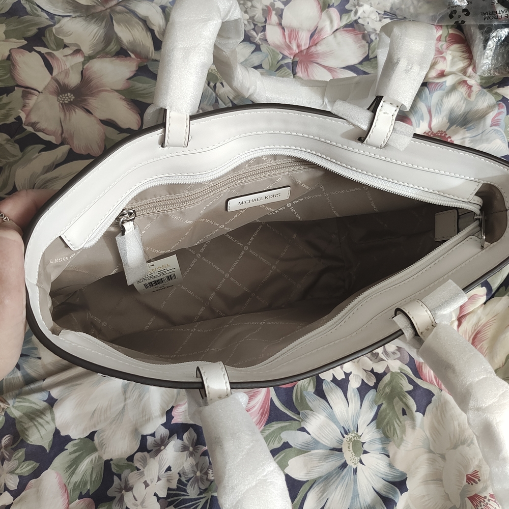 Michael Kors White Tote Bag - Picture 7 of 9